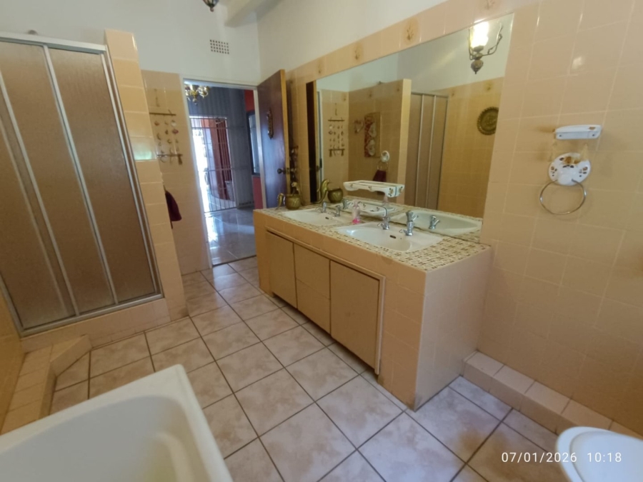 5 Bedroom Property for Sale in Wilkeville North West